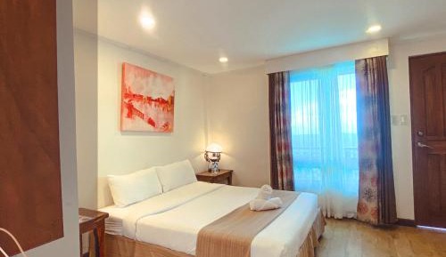 Deluxe Queen Room