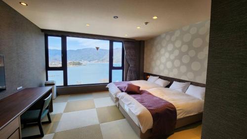 Twin Room with Lounge Access (over 13 years old)	