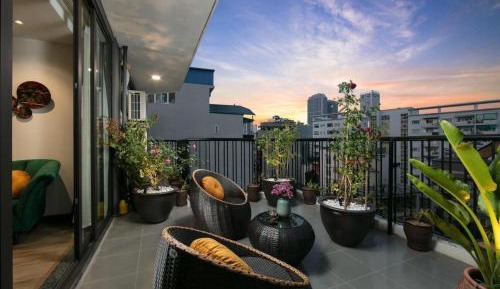 Two Bedroom Family Suite with Large Balcony, Kitchen & Bathtub