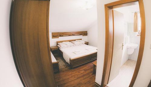 Economy Triple Room