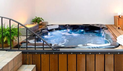 Suite with Hot Tub