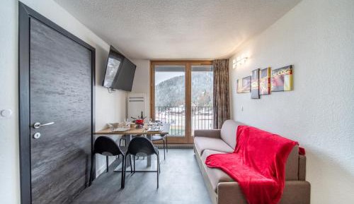 Apartment with Mountain View