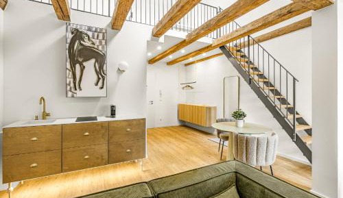 One-Bedroom Loft Apartment with One Queen Bed