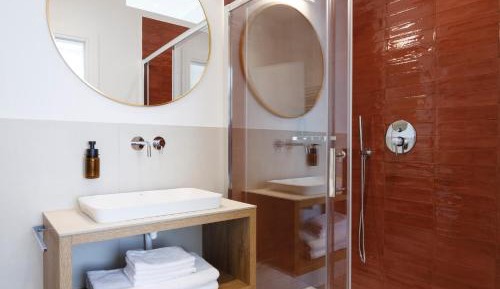 One-Bedroom Apartment with Balcony