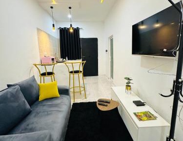 Deluxe Studio