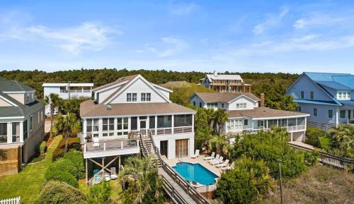 Six-Bedroom Holiday Home