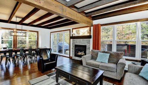  Superior Four-Bedroom Chalet (10 Adults)