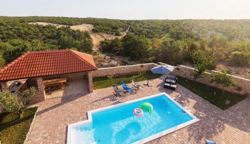 Three-Bedroom Apartment with Shared Pool