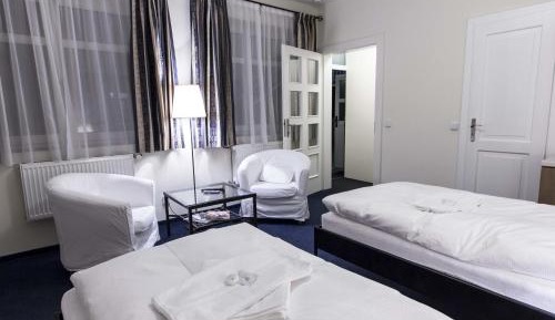 Studio with twin bed