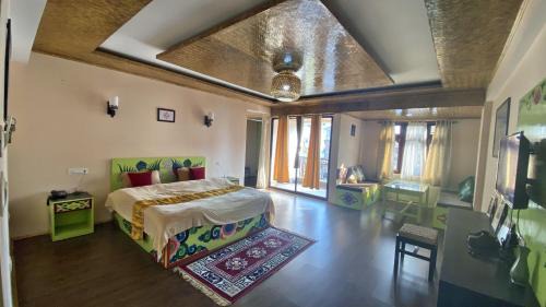 Suite with Balcony