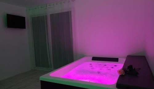 King Room with Spa Bath