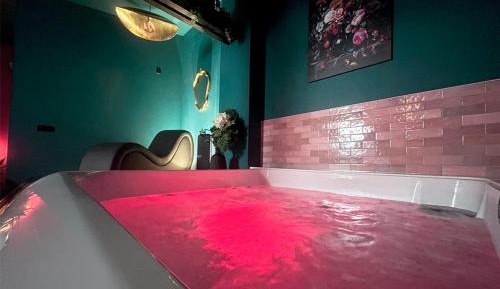 Suite with Hot Tub