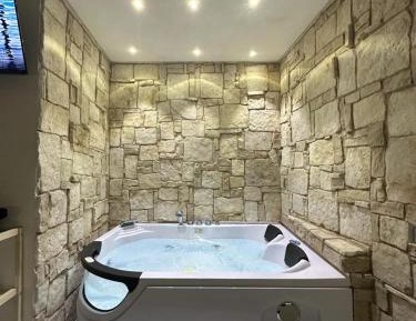 Double Room with Spa Bath