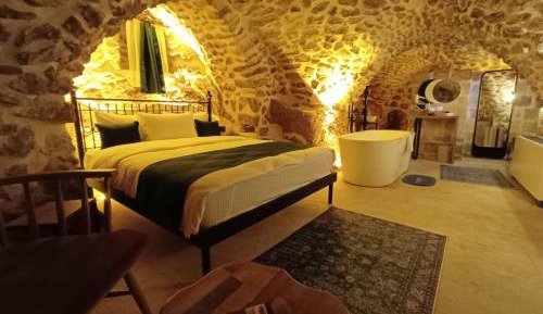 Deluxe Double Room with Bath