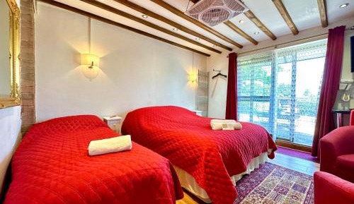 Family Room with Garden View