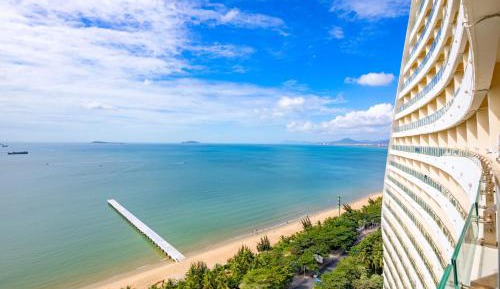 Deluxe Ocean View Room,Guest room, 1 King, Ocean view, Balcony