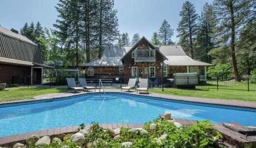 Four-Bedroom Holiday Home