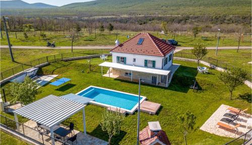 Three-Bedroom Holiday Home 