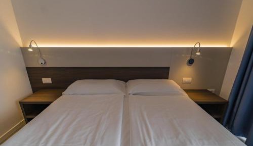 Double or Twin Room with Lake View