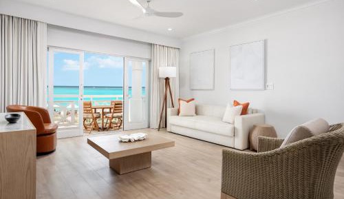 Deluxe One Bedroom Oceanfront Suite