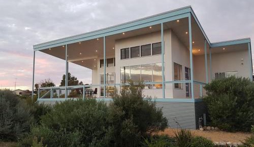 Three-Bedroom Holiday Home 