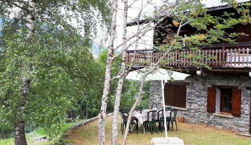 Chalet (10 Adults)