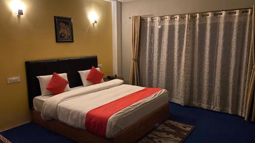 Deluxe Double Room (2 Adults + 1 Child)