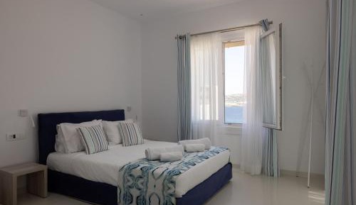 Luxury One-Bedroom Apartment with Sea View