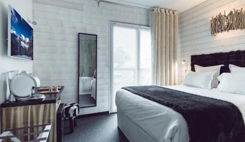 Superior Double Room with Pool Access