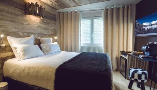 Standard Triple Room with Pool Access