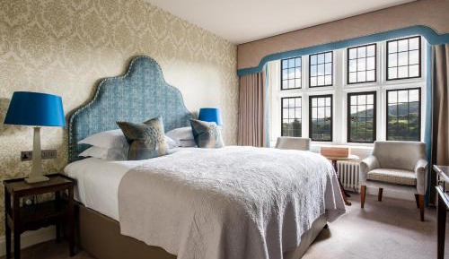 Valley Castle room