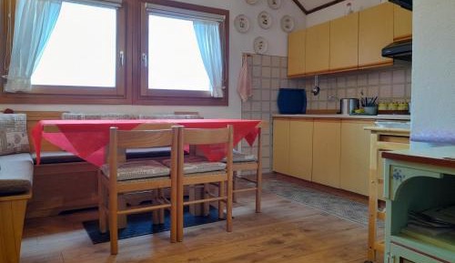 Apartment with Mountain View