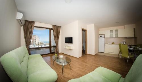 Two-Bedroom Apartment with Balcony (5 Adults)