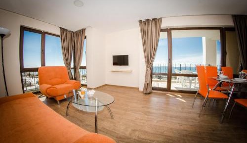 Two-Bedroom Apartment with Balcony (4 Adults + 2 Children)