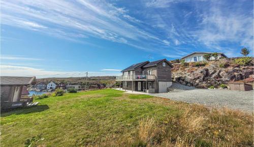 Five-Bedroom Holiday Home