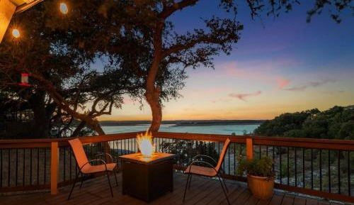 Three-Bedroom Holiday Home 
