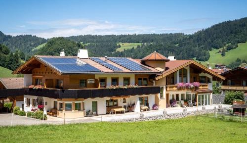 Two-Bedroom Apartment with Shower 
