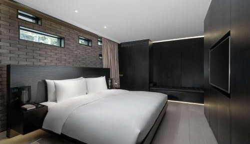 Deluxe Courtyard Suite 