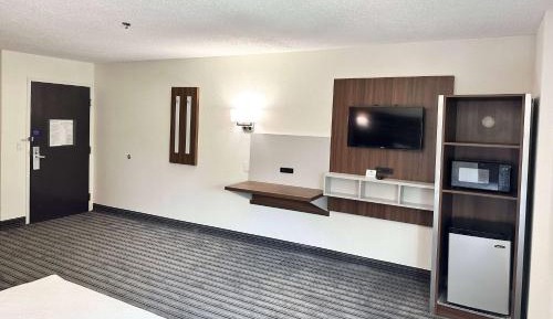 Queen Room - Non-Smoking