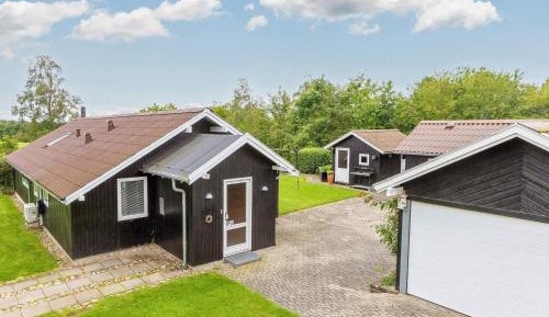 Three-Bedroom Vacation Home 