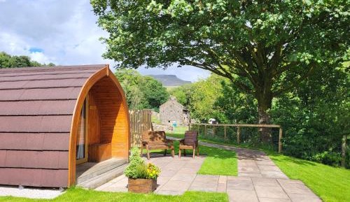 Double room with Patio and Hot Tub (Pen-y-ghent)