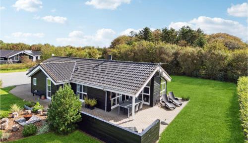 Three-Bedroom Holiday Home 