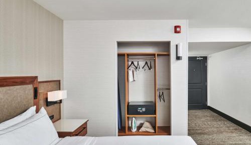 King Room with Tub - Mobility and Hearing Access