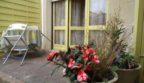 Studio Apartment with Terrace