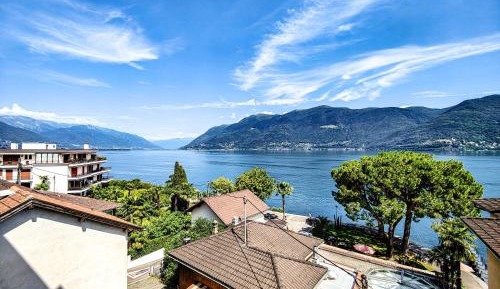 Apartment with Lake View