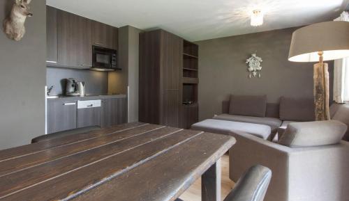 Apartment with Mountain View