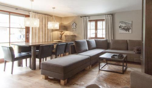 Three-Bedroom Deluxe Apartment