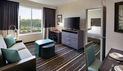 One-Bedroom King Suite - Non-Smoking