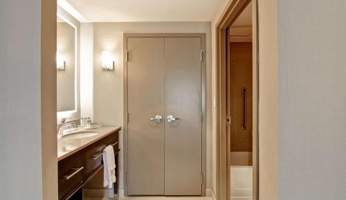 One-Bedroom King Suite - Non-Smoking