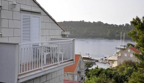 One-Bedroom Apartment with Balcony and Park View